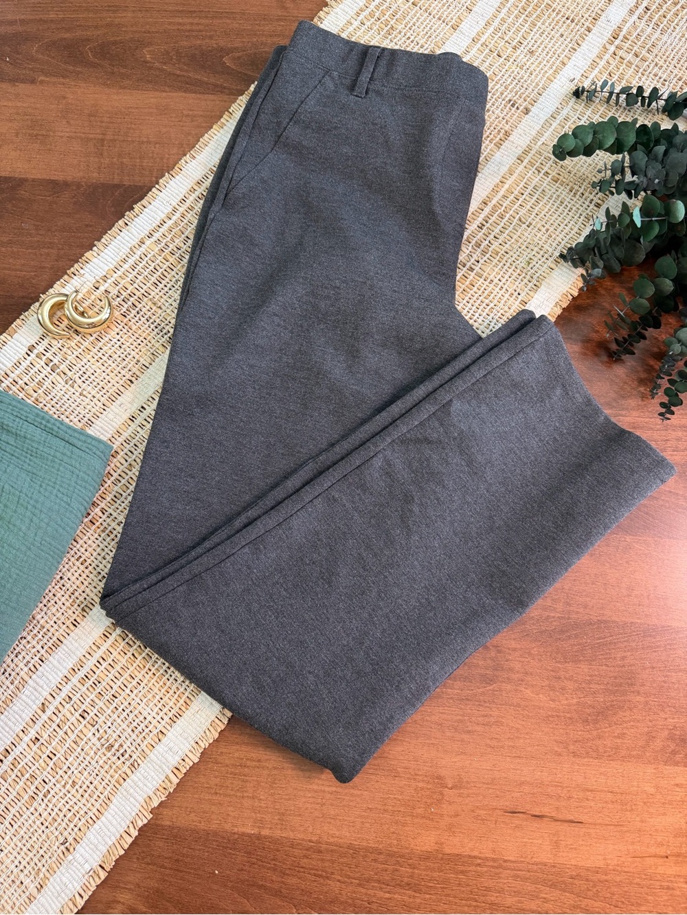 Quince Straight-Leg Pants in Charcoal